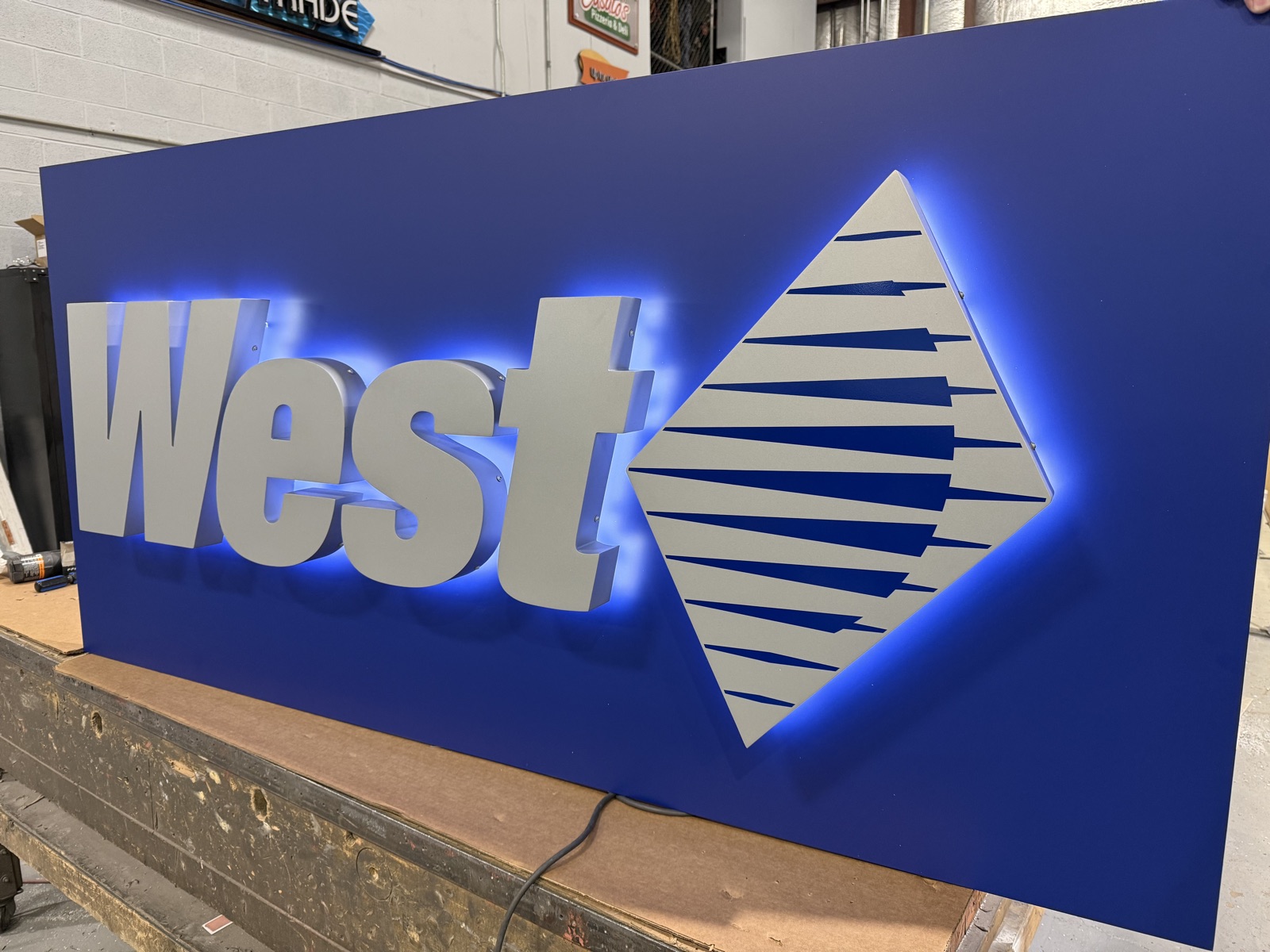 Illuminated dimensional sign with custom metal fabrication